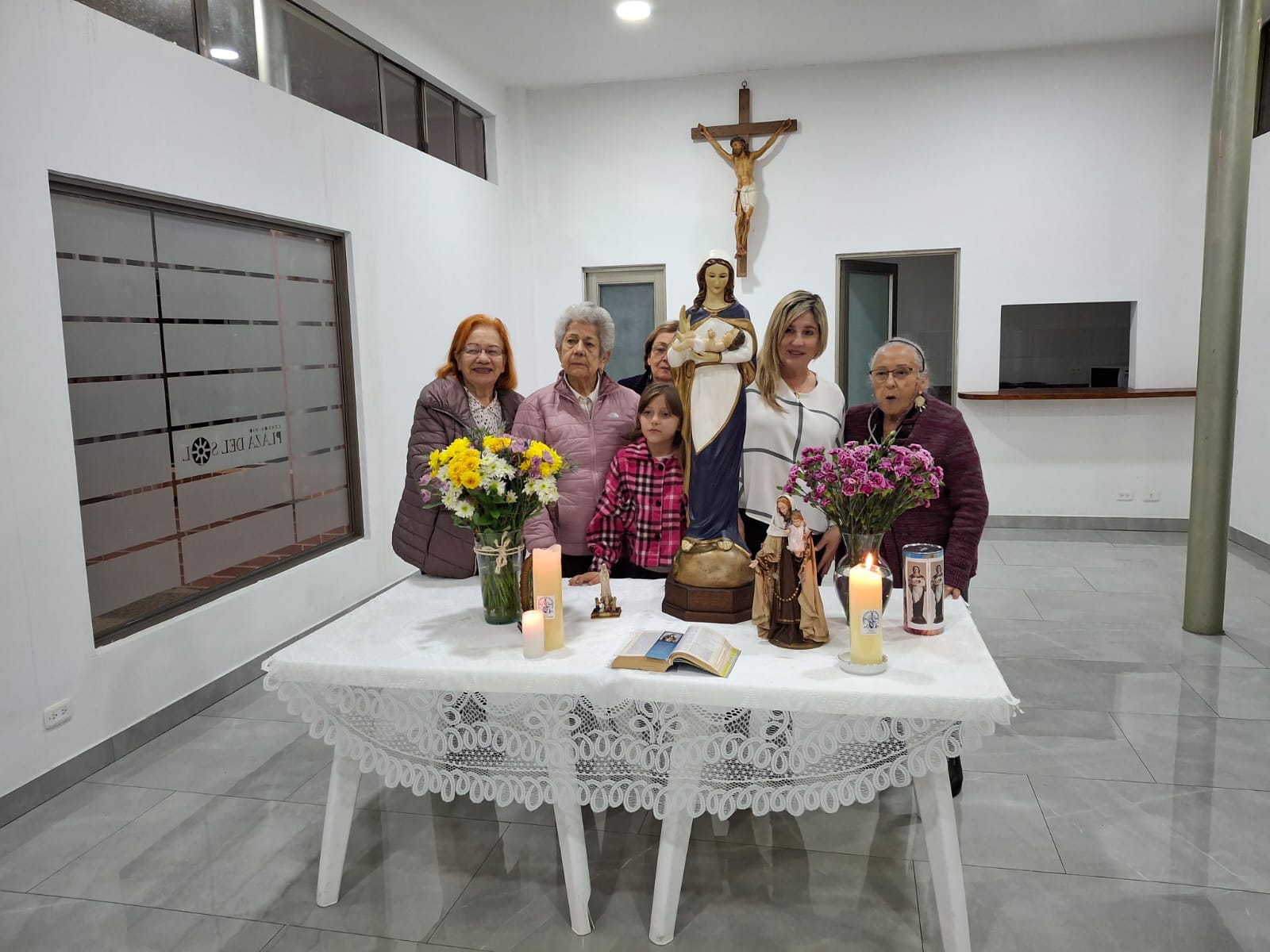 Visita de la Virgen María a los hogares y familias.