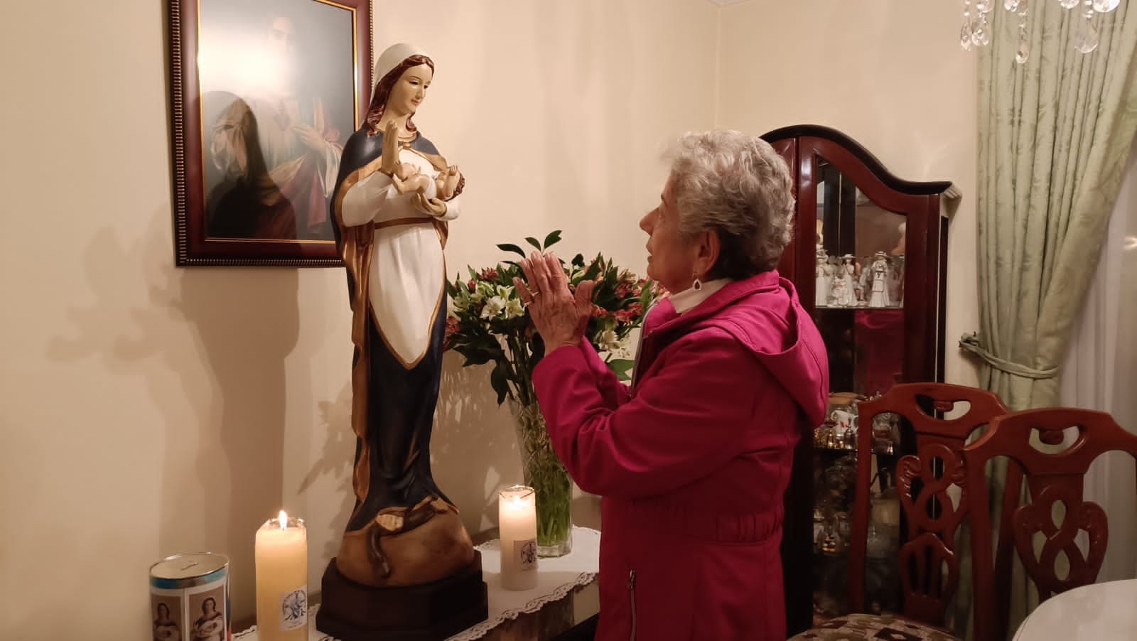 Visita de la Virgen María a los hogares y familias.