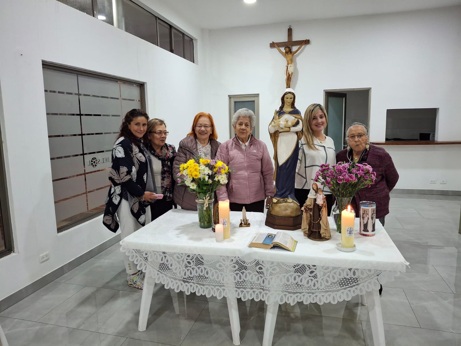 Visita de la Virgen María a los hogares y familias.