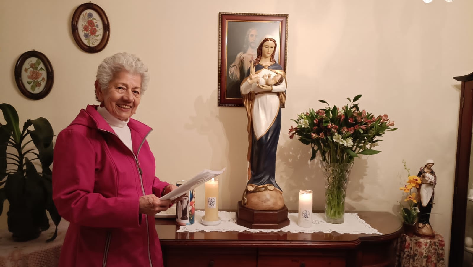 Visita de la Virgen María a los hogares y familias.